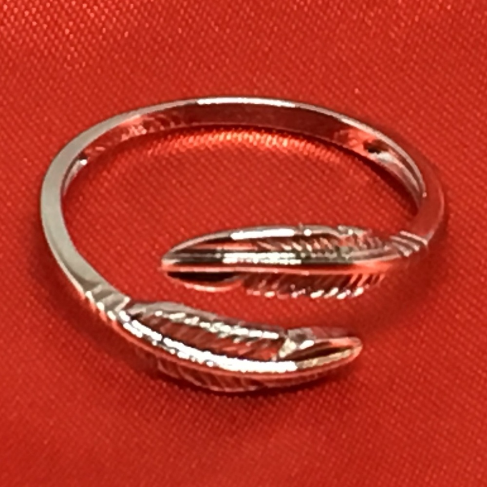 Brand New Sterling Silver Two Feather Ring